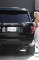 HAILEY BIEBER Leaves Vera Wang Boutique in Beverly Hills 07/28/2019