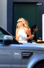 HAILEY BIEBER Leaves Vera Wang Boutique in Beverly Hills 07/28/2019