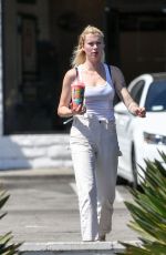 IRELAND BALDWIN Leaves 7-11 in Los Angeles 07/27/2019
