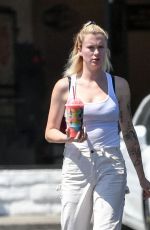 IRELAND BALDWIN Leaves 7-11 in Los Angeles 07/27/2019