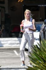 IRELAND BALDWIN Leaves 7-11 in Los Angeles 07/27/2019
