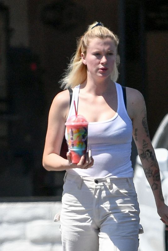 IRELAND BALDWIN Leaves 7-11 in Los Angeles 07/27/2019