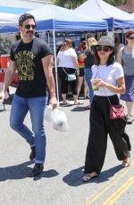 JENNA DEWAN Shopping at Farmer