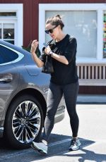 JENNIFER GARNER Leaves Malibu Country Mart in Brentwood 07/24/2019