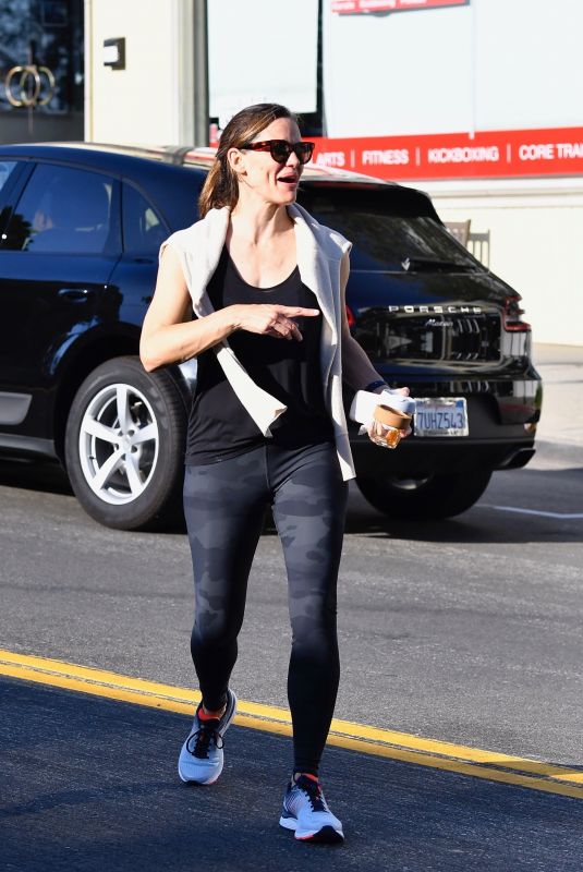 JENNIFER GARNER Out and About in Los Angeles 07/13/2019
