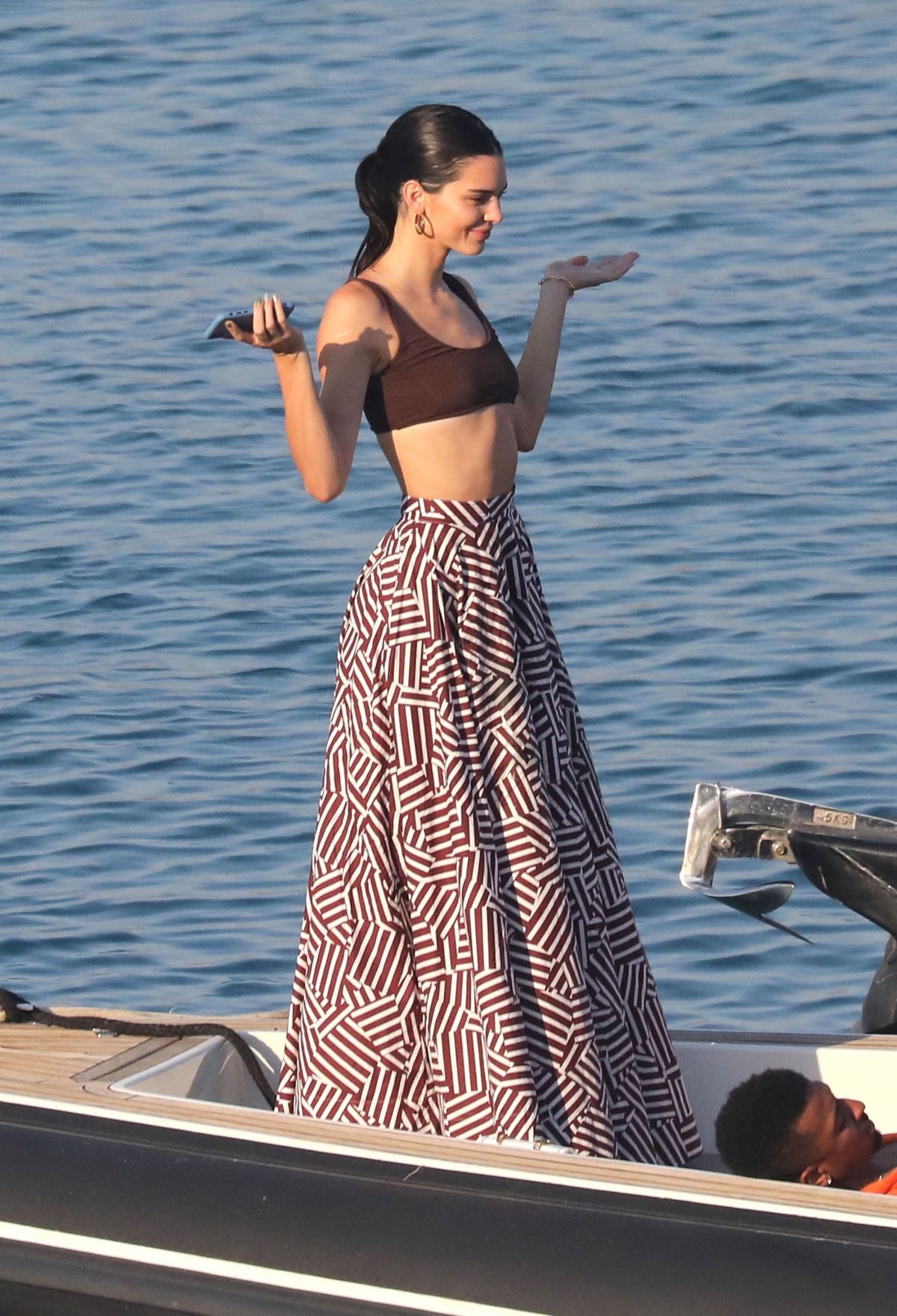 kendall-jenner-at-a-boat-in-mykonos-07-09-2019-1.jpg