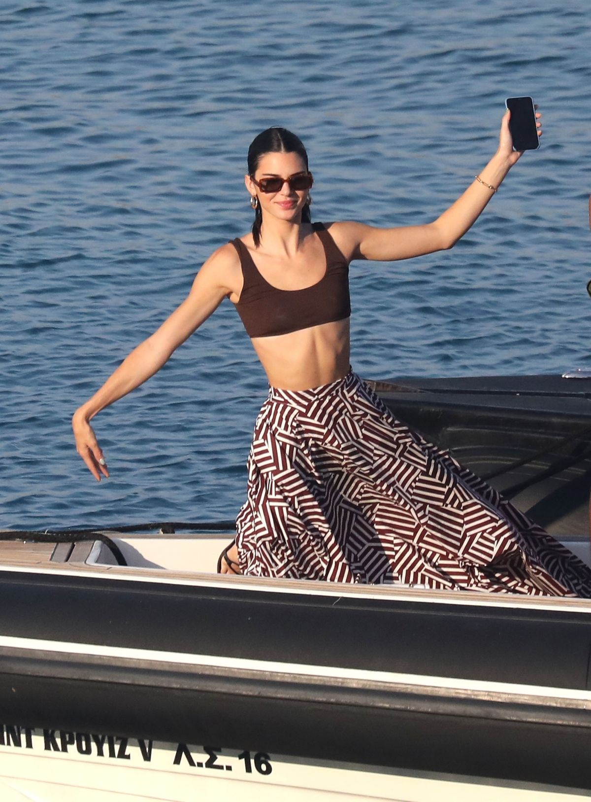 kendall-jenner-at-a-boat-in-mykonos-07-09-2019-2.jpg