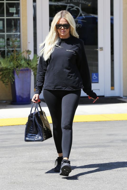 KHLOE KARDASHIAN Heading to a Dentist in Los Angeles 07/30/2019