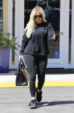 KHLOE KARDASHIAN Heading to a Dentist in Los Angeles 07/30/2019