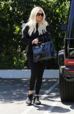 KHLOE KARDASHIAN Heading to a Dentist in Los Angeles 07/30/2019