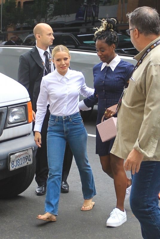 KRISTEN BELL Arrives at Comic-con 2019 in San Diego 07/19/2019