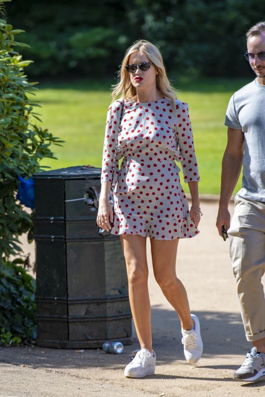 LAURA WHITMORE at British Summer Time Festival in London’s Hyde Park 07/04/2019