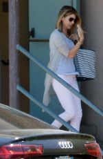 LORI LOUGHLIN Leaves a Church in Los Angeles 06/30/2019