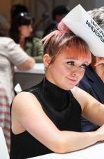 MAISIE WILLIAMS at Game of Thrones Cast Autograph Signing at San Diego Comic-con 07/19/2019