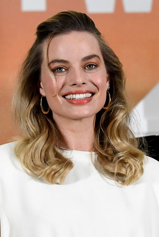 MARGOT ROBBIE at Once Upon a Time in Hollywood Photocall in Beverly Hills 07/11/2019
