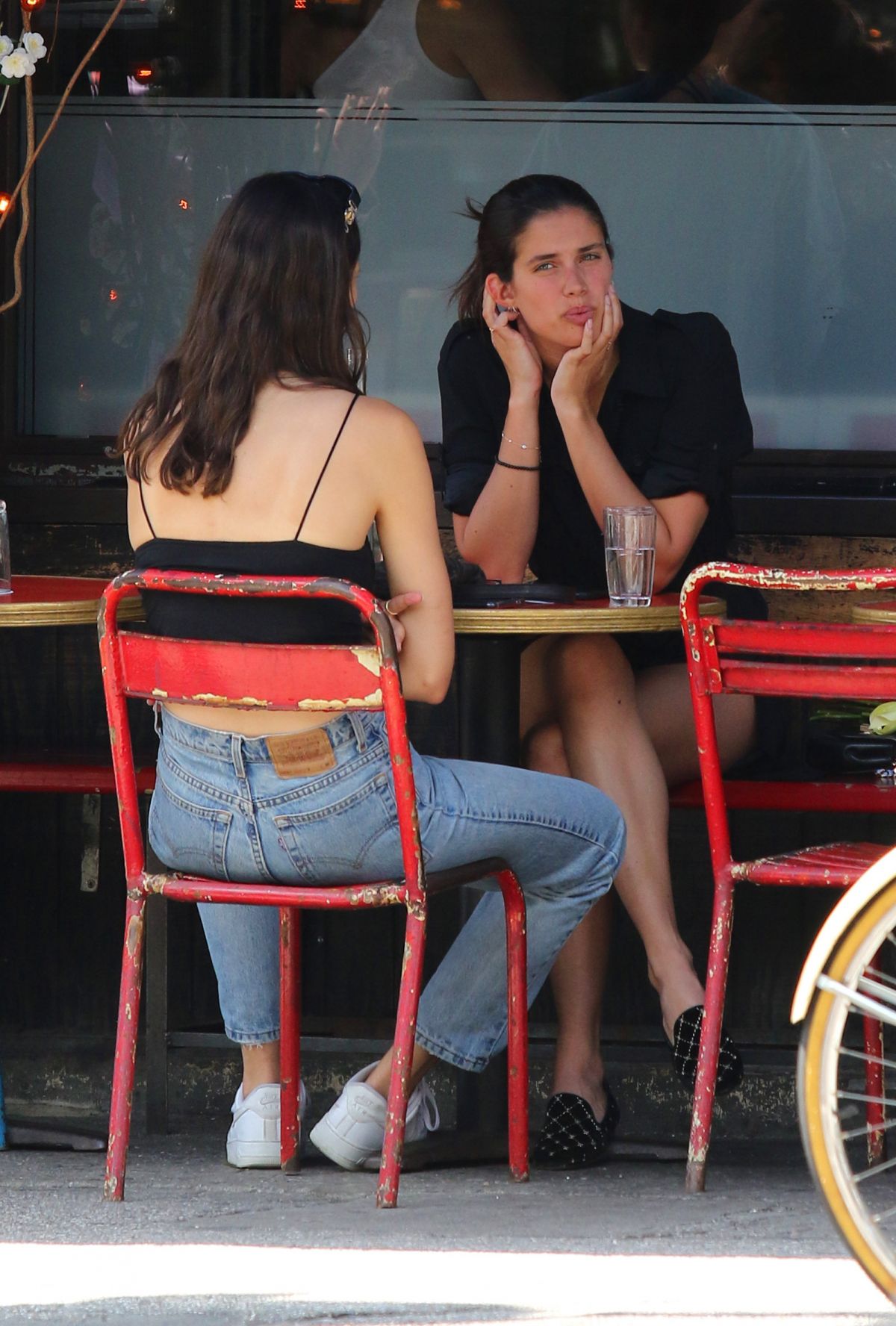 sara-sampaio-out-for-lunch-with-a-fiend-in-new-york-07-24-2019-4.jpg