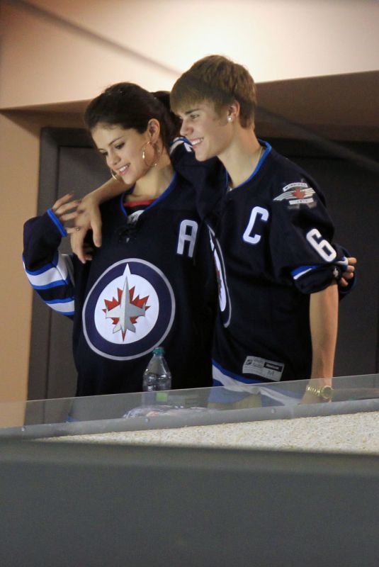 SELENA GOMEZ and Justin Bieber at a Hockey Game in Winnipeg 10/22/2011