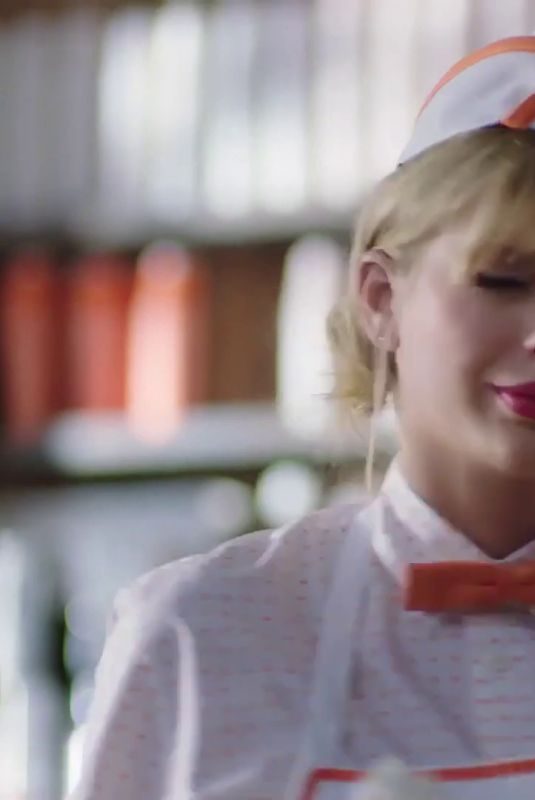 TAYLOR SWIFT – Capitol One Savor Card Commercial