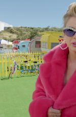 TAYLOR SWIFT - You Need to Calm Down - Behind the Scenes Video