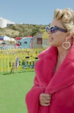 TAYLOR SWIFT - You Need to Calm Down - Behind the Scenes Video