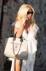 VICTORIA SILVSTEDT Out n St-tropez 07/12/2019
