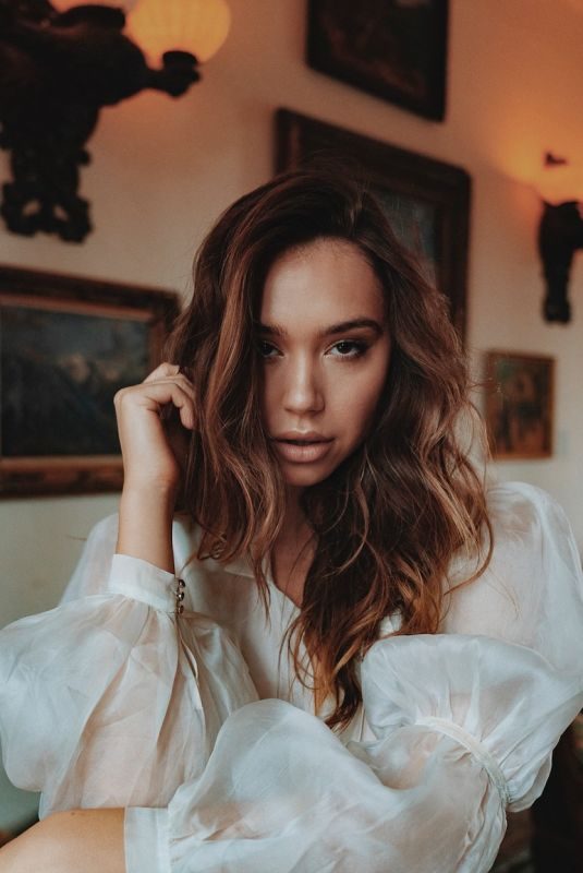 ALEXIS REN for Modeliste Magazine, August 2019