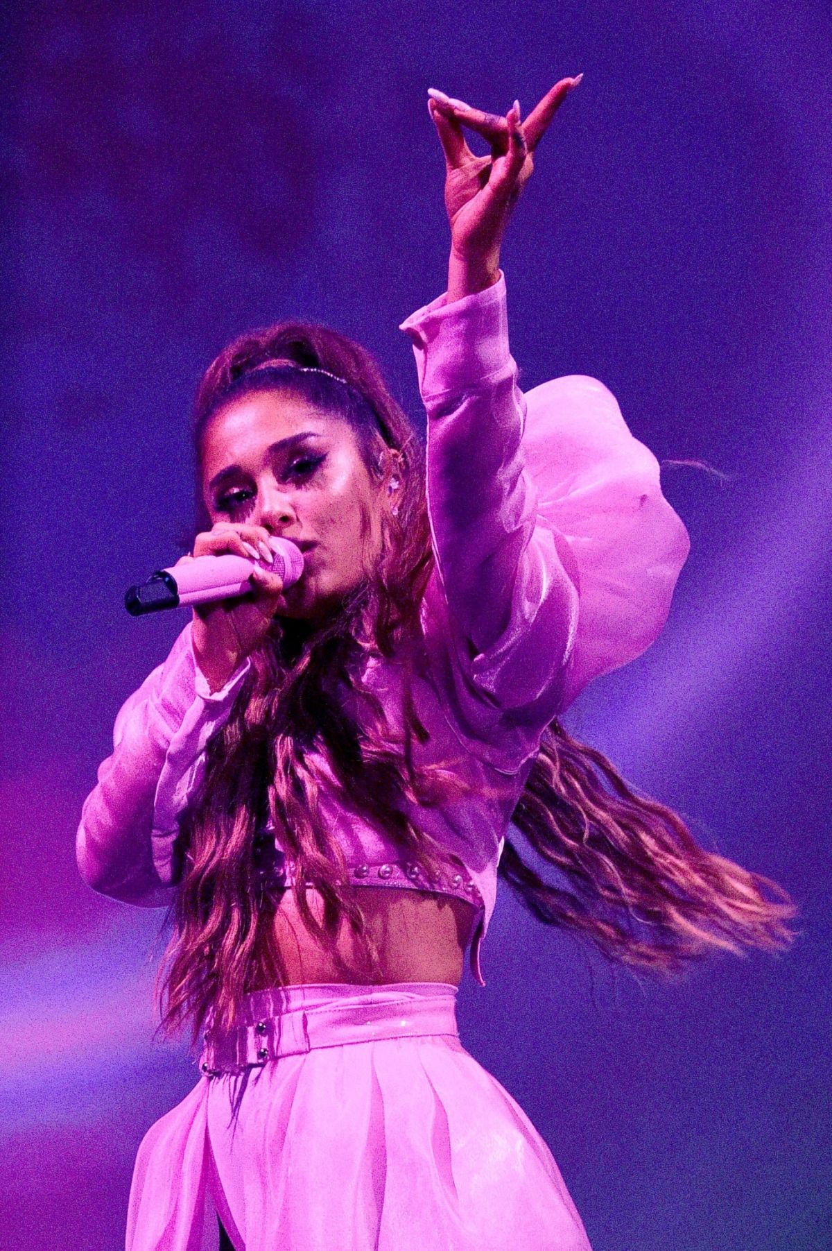 ariana-grande-performs-at-final-night-of-lollapalooza-in-chicago-08-04-2019-21.jpg