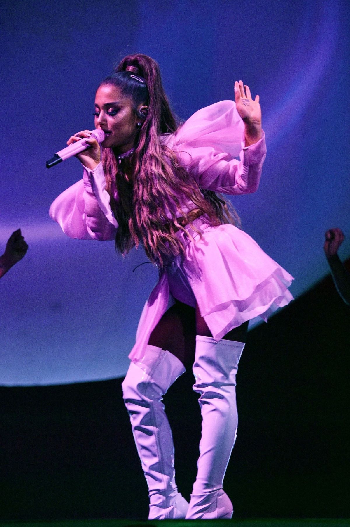 ariana-grande-performs-at-final-night-of-lollapalooza-in-chicago-08-04-2019-22.jpg
