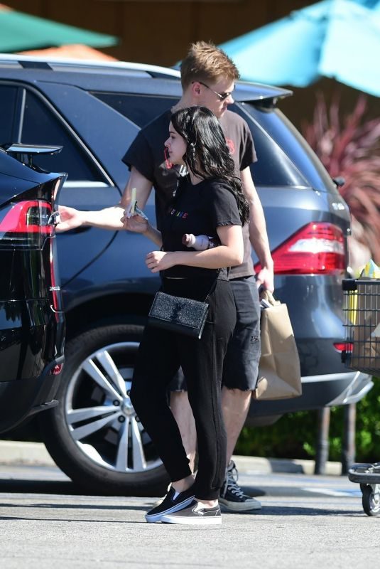 ARIEL WINTER and Levi Meaden Shopping at Vons in Studio City 08/06/2019