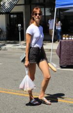 BAILEY NOBLE Shopping at Farmer