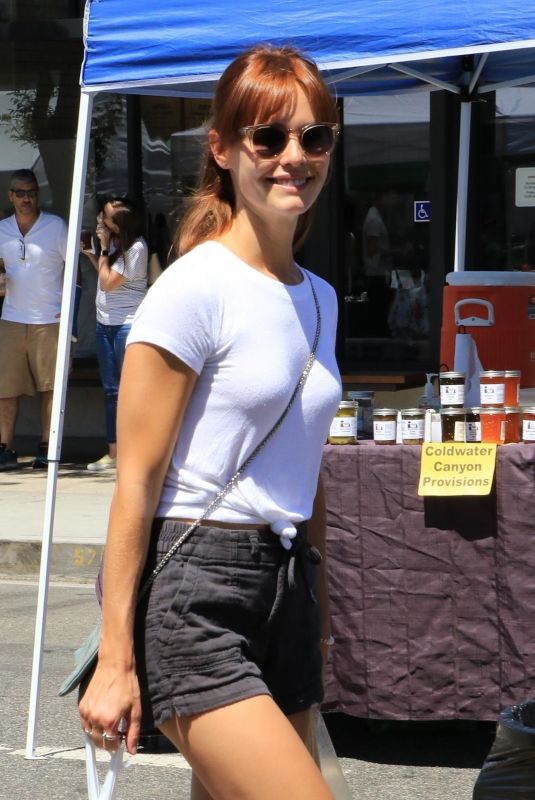 BAILEY NOBLE Shopping at Farmer