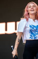BEA MILLER Performs at Lollapalooza in Chicago 08/03/2019