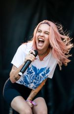 BEA MILLER Performs at Lollapalooza in Chicago 08/03/2019