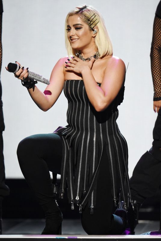 BEBE REXHA Performs Jonas Brothers