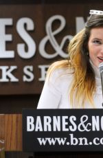 BELLA THORNE Signing Her New Bbook The Life of a Wannabe Mogul at Barnes & Noble in Los Angeles 08/13/2019