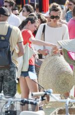 CHARLOTTE CASIRAGHI Shopping at Market in Cap-Ferret 08/05/2019