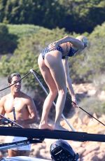 DEVON WINDSOR in Bacht at at a Yach in Sardinia 08/11/2019