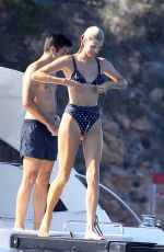 DEVON WINDSOR in Bacht at at a Yach in Sardinia 08/11/2019