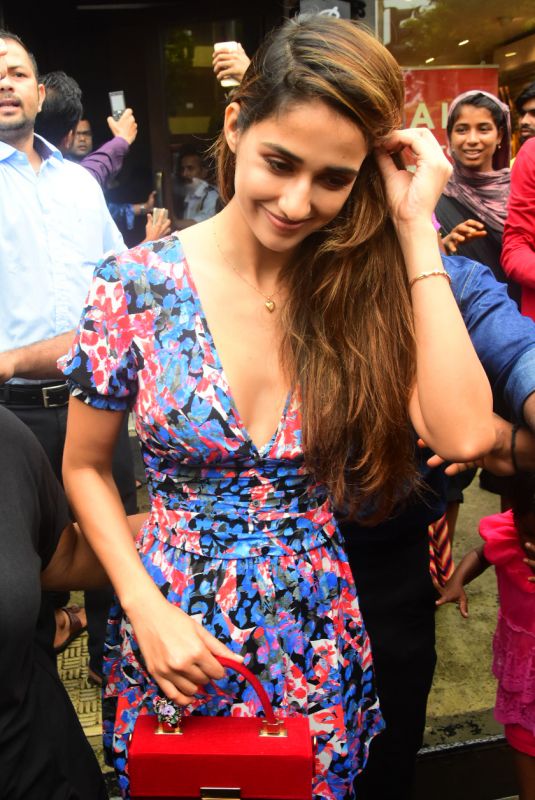 DISHA PATANI Out for Lunch in Mumbai 08/04/2019