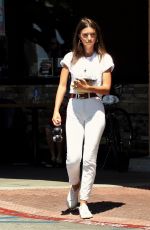 EMILY RATAJKOWSKI at Lassens Natural Foods & Vitamins in Los Angeles 08/29/2019
