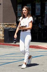 EMILY RATAJKOWSKI at Lassens Natural Foods & Vitamins in Los Angeles 08/29/2019