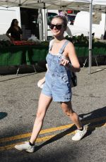 GENEVIEVE HANNELIUS Shopping at Farmers Market in Studio City 08/11/2019