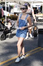 GENEVIEVE HANNELIUS Shopping at Farmers Market in Studio City 08/11/2019