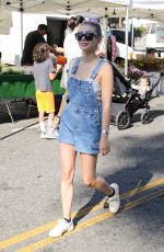 GENEVIEVE HANNELIUS Shopping at Farmers Market in Studio City 08/11/2019