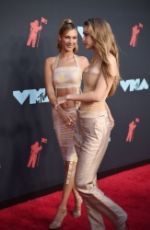 GIGI and BELLA HADID at 2019 MTV Video Music Awards in Newark 08/26/2019