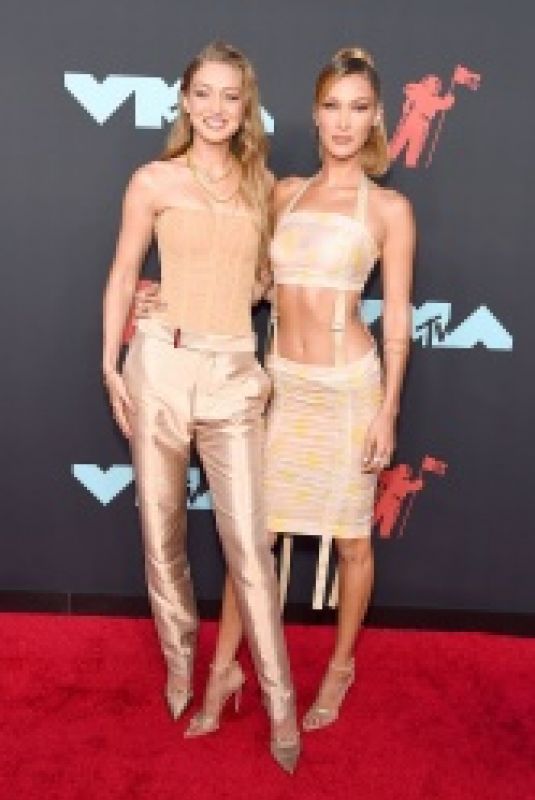GIGI and BELLA HADID at 2019 MTV Video Music Awards in Newark 08/26/2019