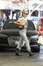 HAILEY and Justin BIEBER Out and About in Los Angeles 08/29/2019