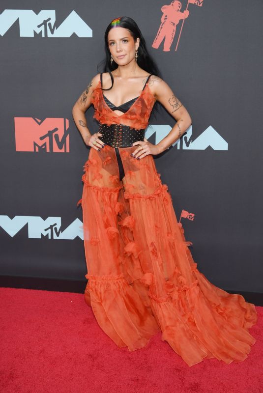HALSEY at 2019 MTV Video Music Awards in Newark 08/26/2019