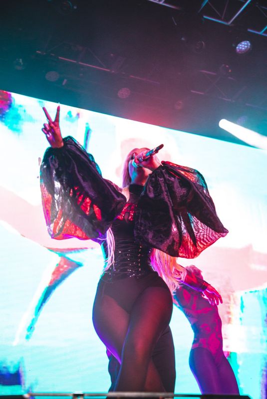 IGGY AZALEA Performs at Fillmore in San Francisco 08/02/2019