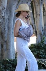 JENNIFER ANISTON Shopping at L